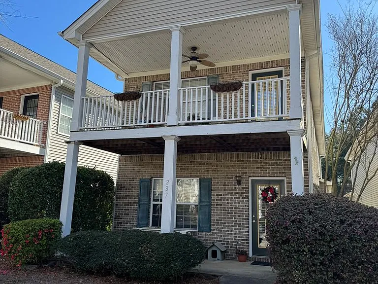 237 Wiltshire Dr — Photo 1