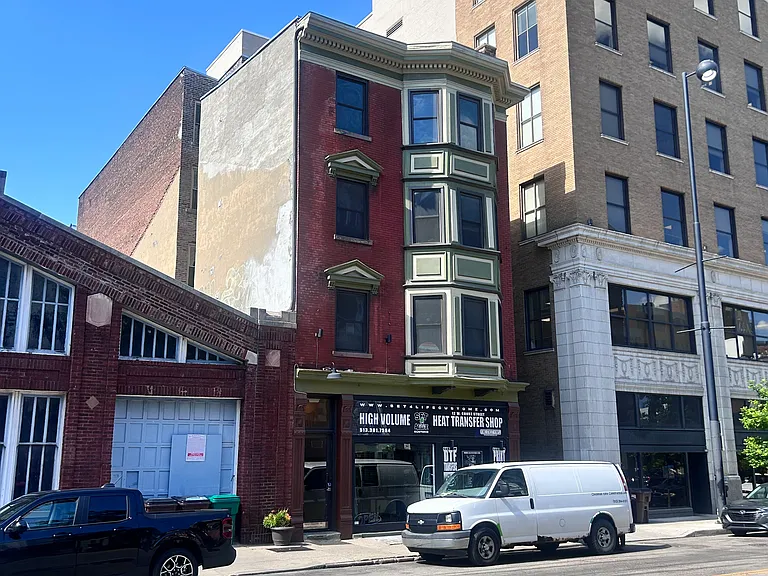 12 W Court St #12 — Photo 3