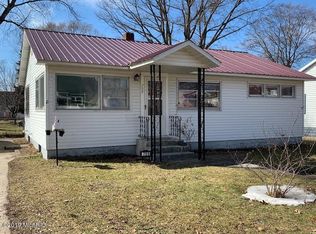 709 N James St, Ludington, MI 49431