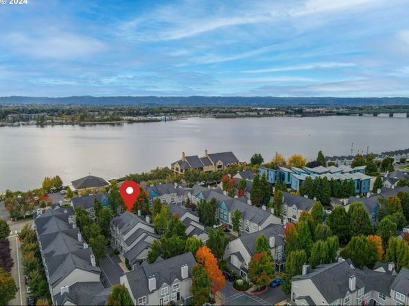 729 SE Fairwinds Loop