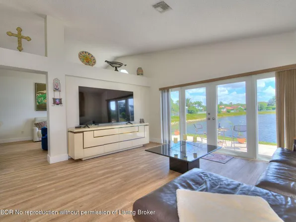 4290 Camrose Ln, West Palm Beach, FL 33417