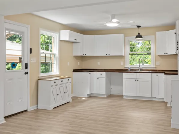 437 Woodsdale Rd, Roxboro, NC 27573