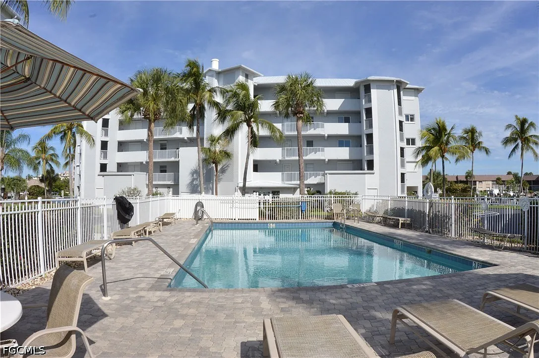 2 bed, 2.0 bath, 1156 sqft, $2,200 — Photo 1