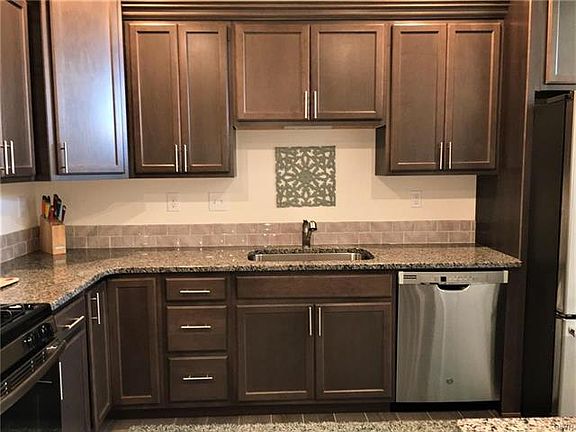 5th image of 944 Graystone Cir