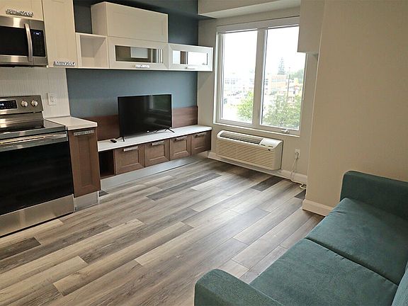 2nd image of 1755 Regent St #426634