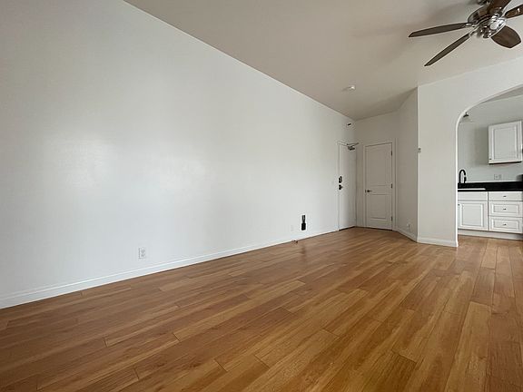 3rd image of 5138 Melrose Ave #205