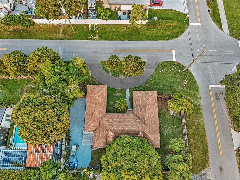 700 SW 5th Ct — Photo 46
