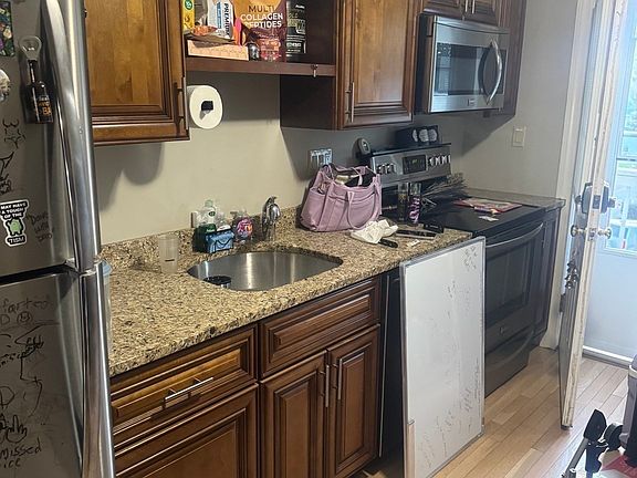 4th image of 59 Chestnut St #2