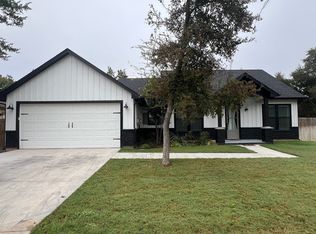 828 Corral Dr, Granbury, TX 76048