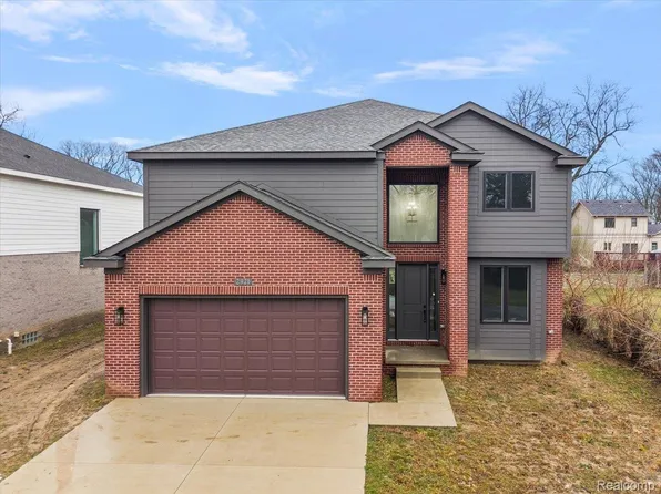 2921 Walsh Dr, Rochester Hills, MI 48309