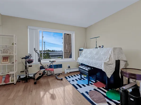 154-05 Riverside Drive image 5 of 21