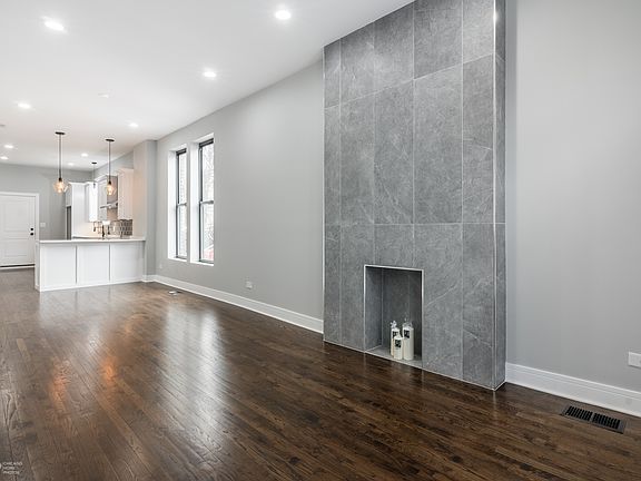 3rd image of 3144 W Lake St