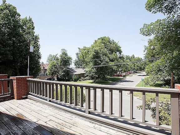 Beautiful neighborhood view!