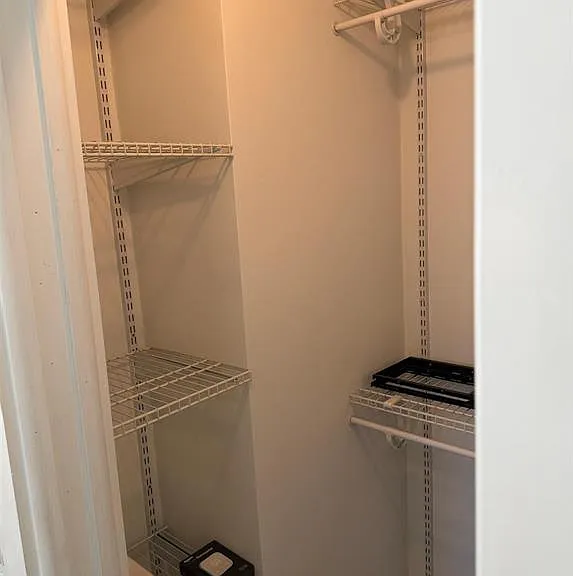 1077 NE 34th St #3 — Photo 17