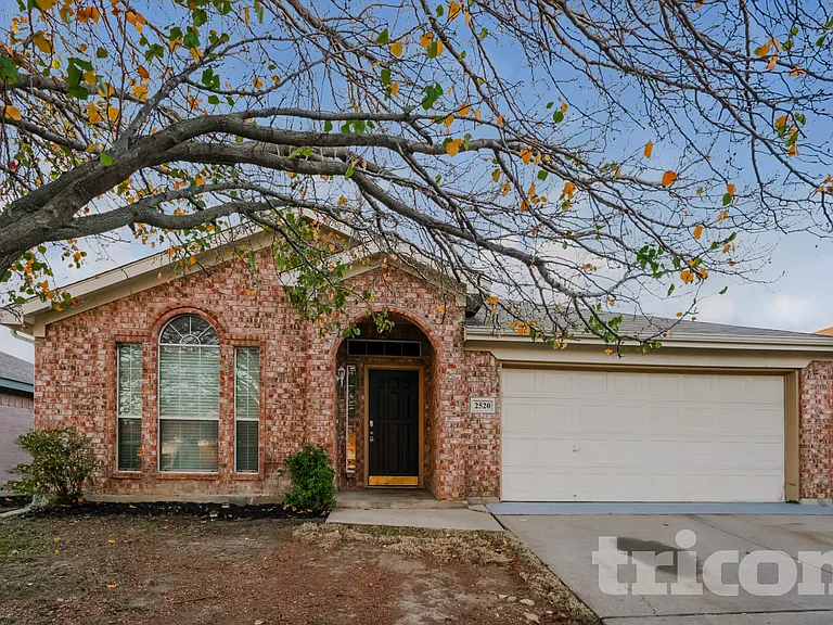 2520 Ensenada Ln — Photo 1