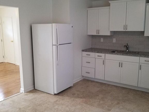 3rd image of 1312 Nelwood Dr