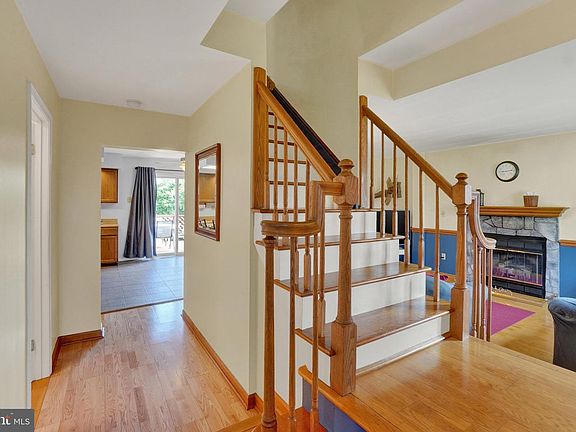 5th image of 563 Deer Rd