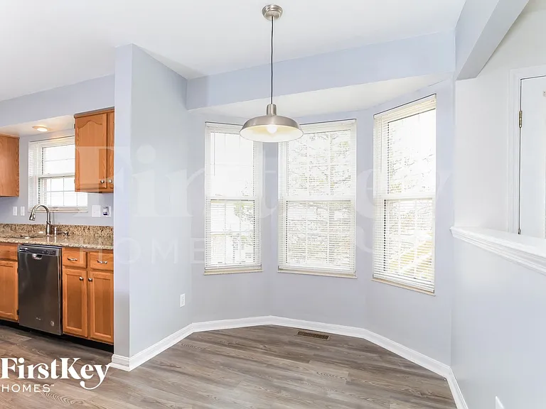 3359 Woodside Dr — Photo 6