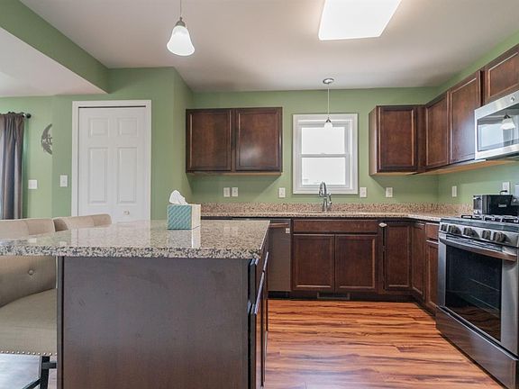 4th image of 265 Honey Locust Ct