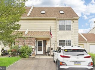 35 Bellaire Dr, Langhorne, PA 19047