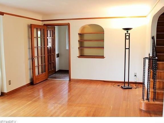 5th image of 3149 Rocky River Dr