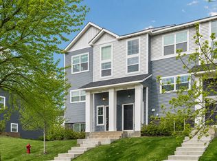 3141 Clover Ridge Dr, Chaska, MN 55318