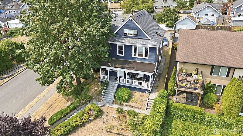 2nd image of 3432 Lombard Avenue