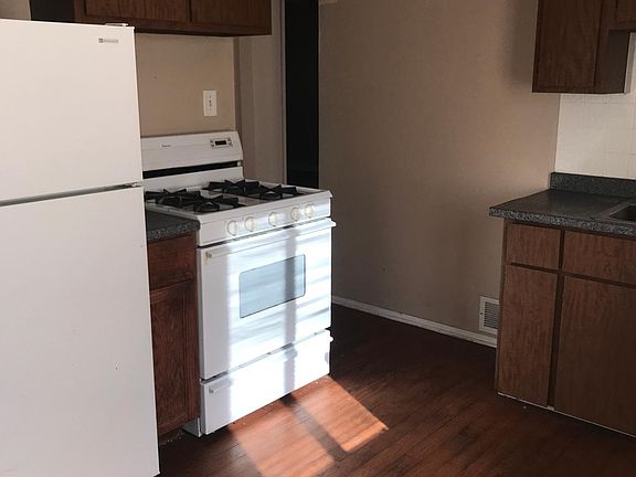 2nd image of 26104 Chippendale St