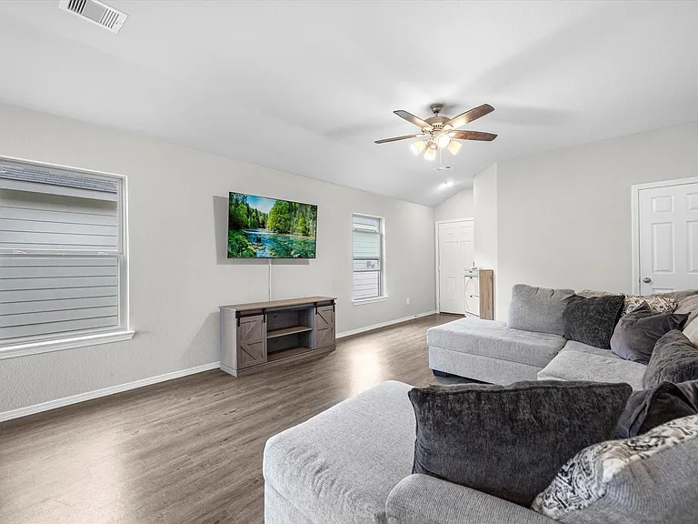 1850 Brushy Cedar Dr — Photo 6