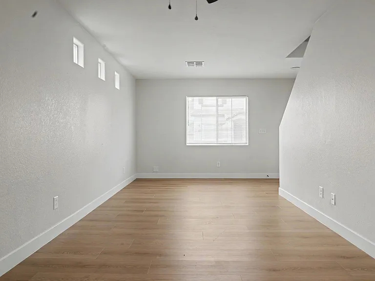 5162 Paradise Skies Ave — Photo 18