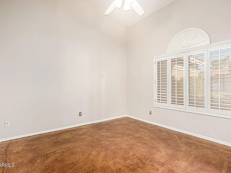 4704 E Hearn Rd — Photo 30