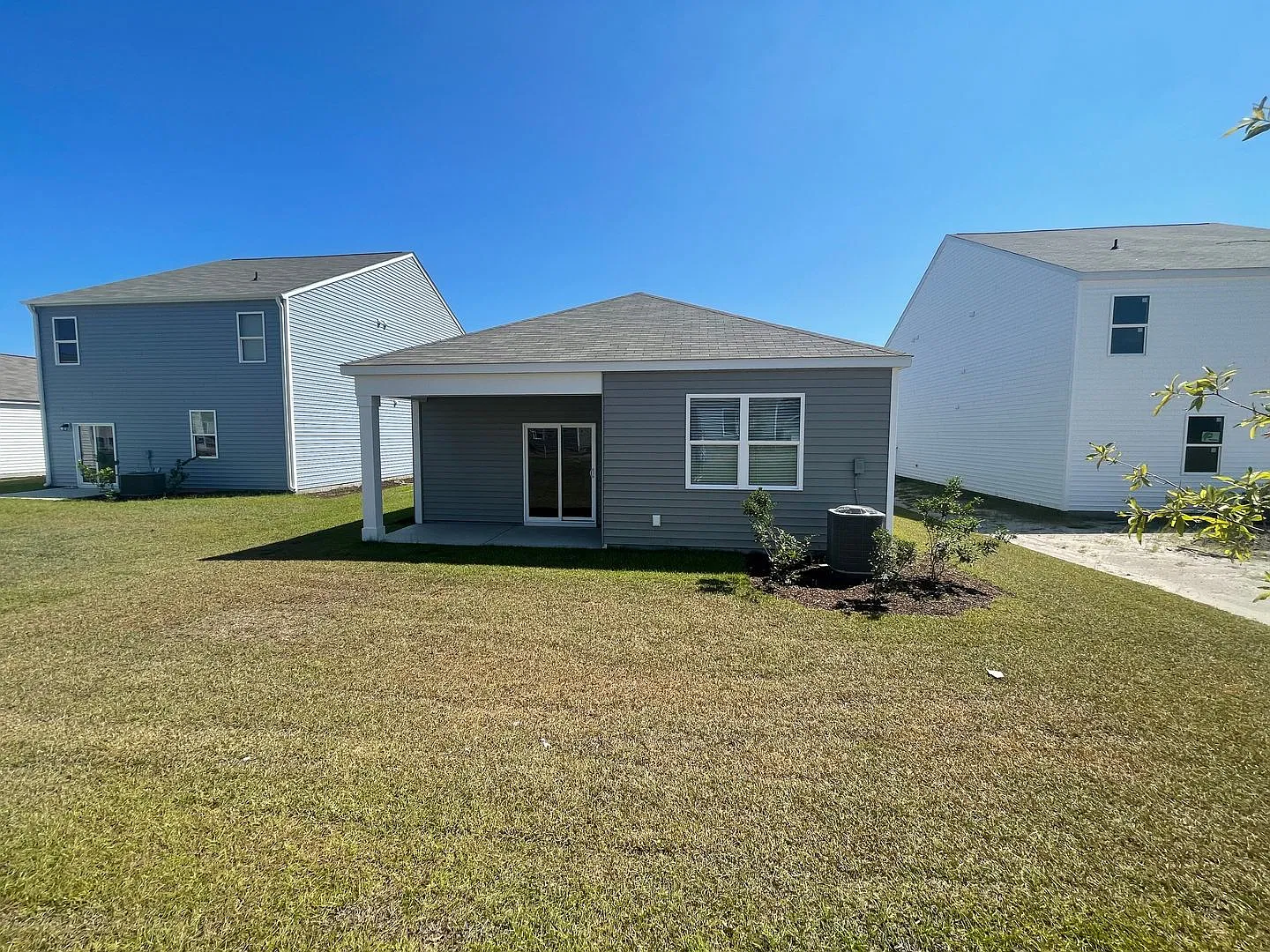 3 BR 2 BA Home in Waterside - Community Pool — Photo 2