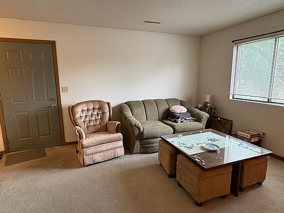 3rd image of 701 Bowery St APT 4