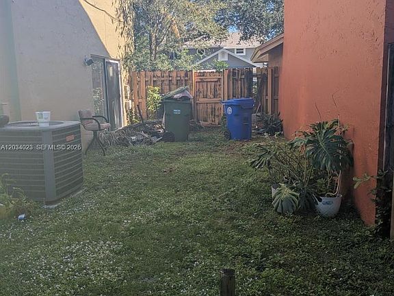 3rd image of 950 SW 95th Ter