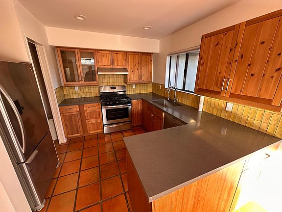 2nd image of 1125 Laguna St #B