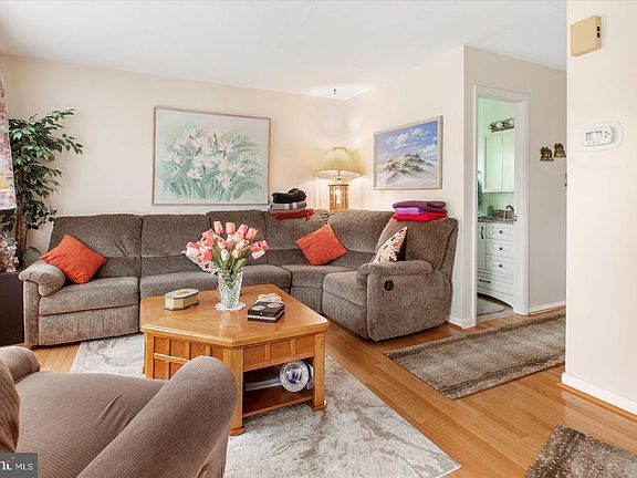 5th image of 203 Stillmeadow Dr