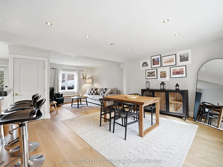 24 Glenburn Ave #UPPER — Photo 9