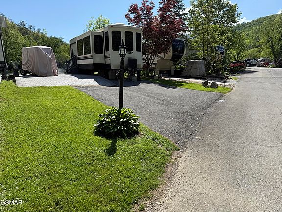 2nd image of 4229 E Pkwy #348