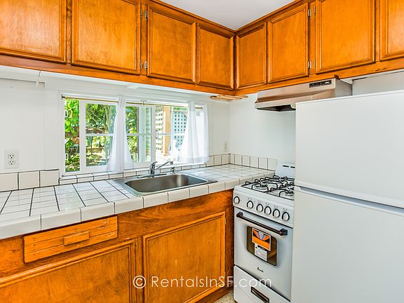 5th image of 2859 Bush St APT 102