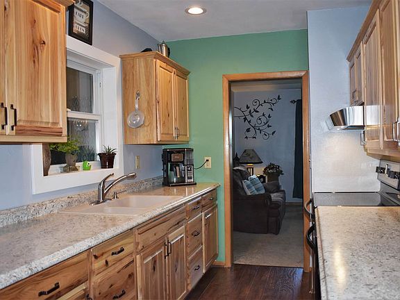 2nd image of 609 Orchard Dr