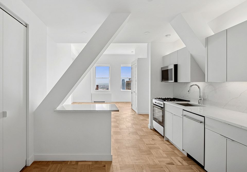 1st image of 20 Exchange Pl APT 4505