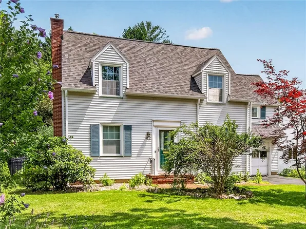 82 Clovercrest Dr, Rochester, NY 14618