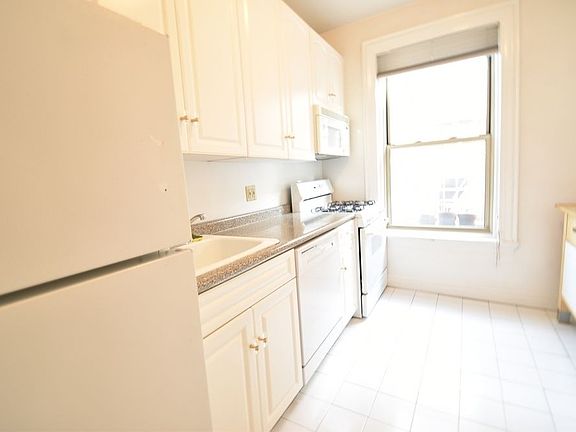 5th image of 76 W 86th St APT 4E