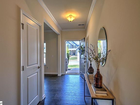 4th image of 143 Belshire Dr