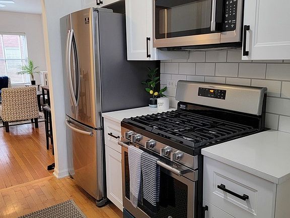 5th image of 843 W Belle Plaine Ave APT 2N