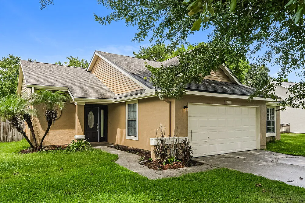 3 bed, 2.0 bath, 1324 sqft, $2,275 — Photo 3