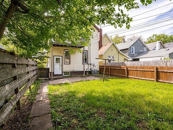 3rd image of 1824 Lackawanna Ave