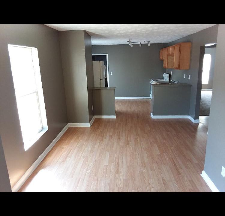 1st image of 2124 Woodlawn Ave