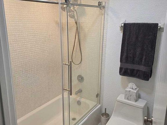 5th image of 3670 Inverrary Drive #3y
