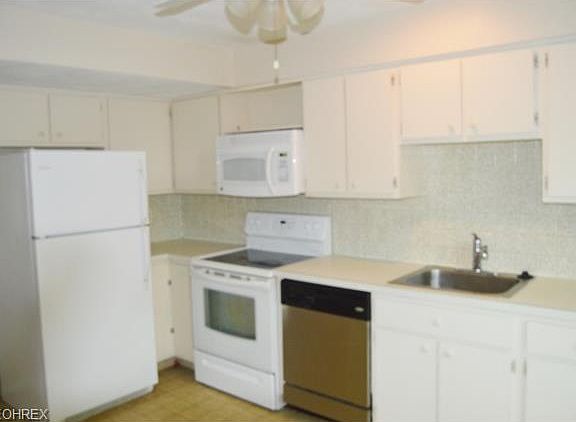 5th image of 2595 Shakespeare Ln